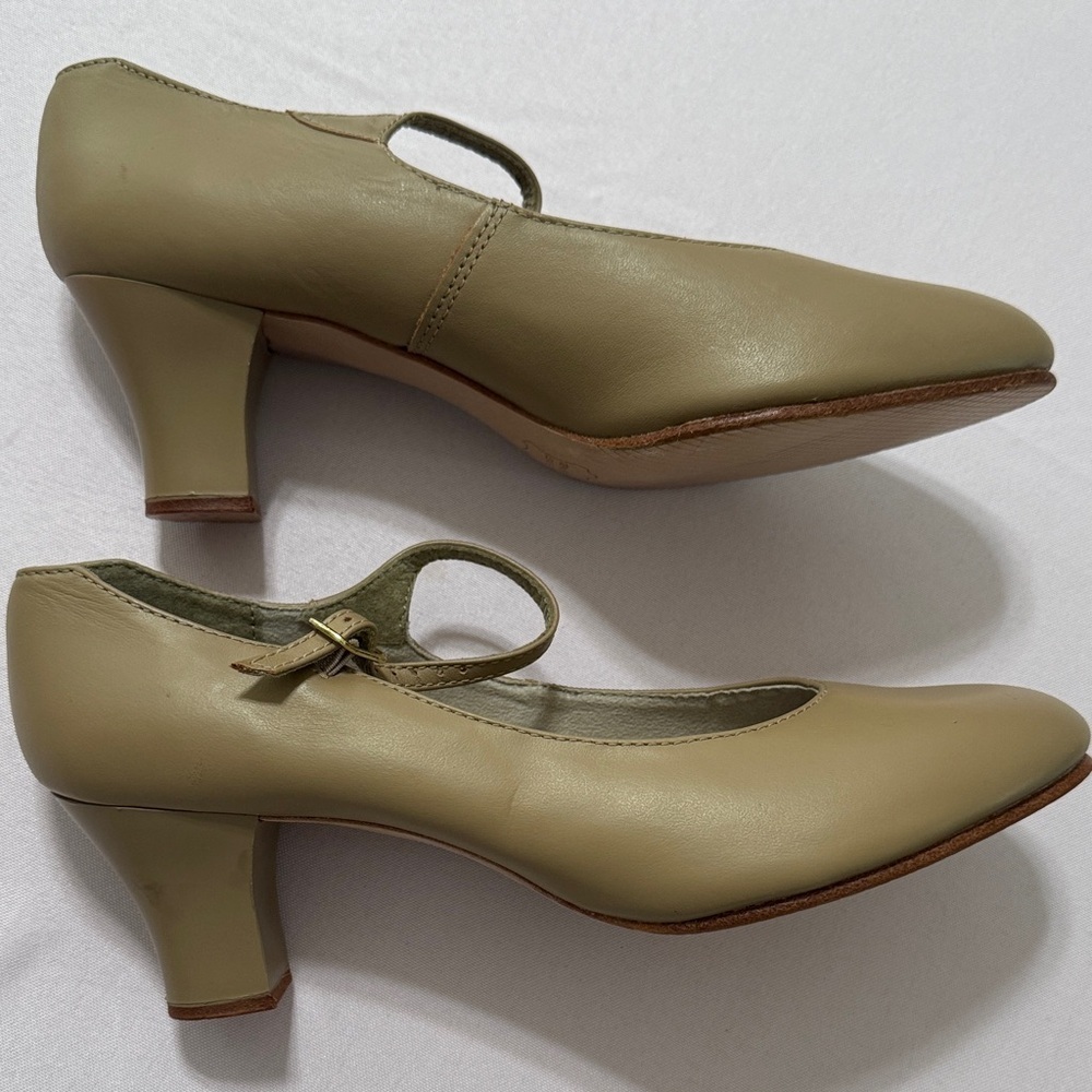 Capezio Women's Tan Character Dance Heels 9M Style 650 - Picture 3 of 13